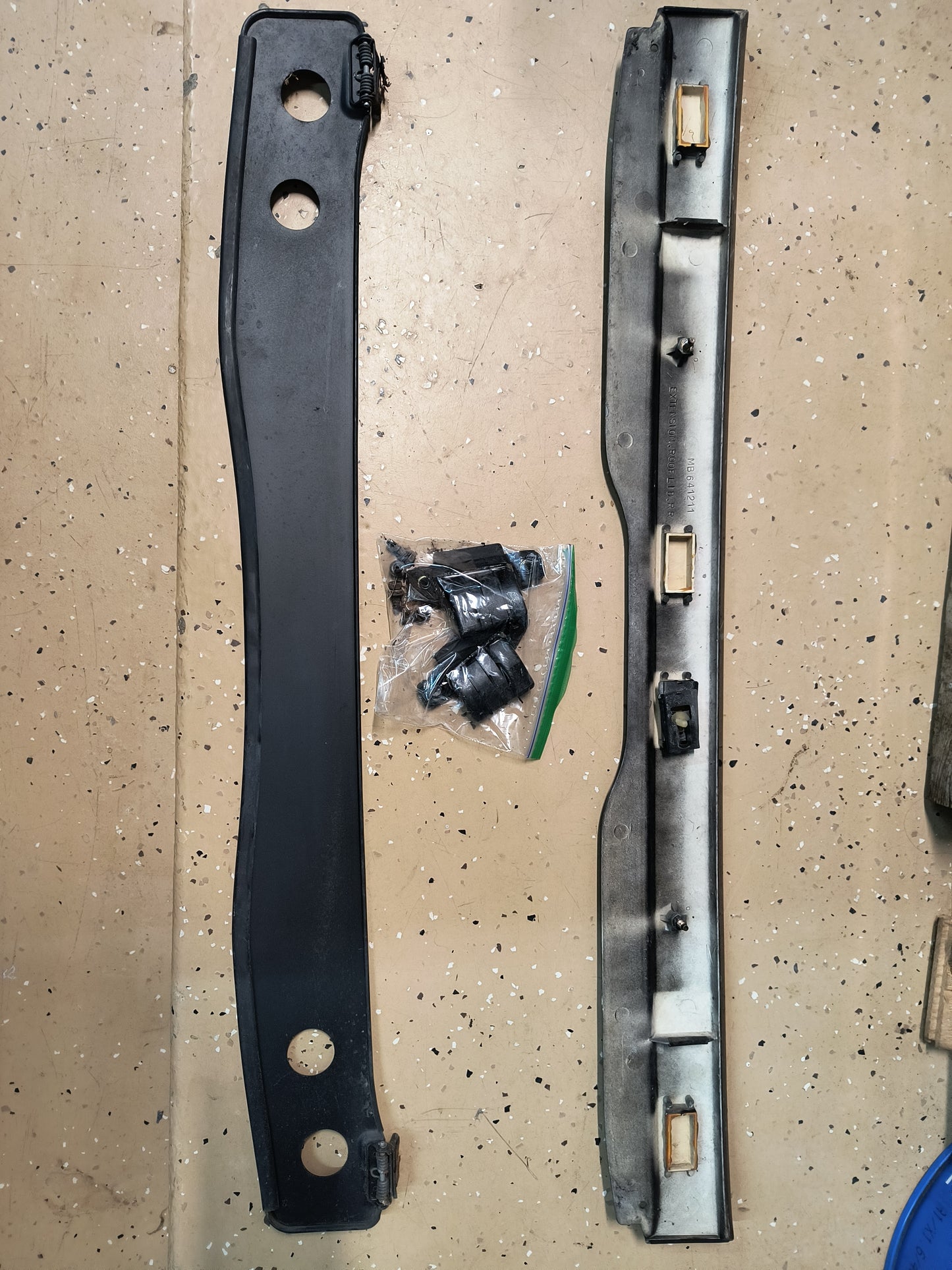 3000GT / Dodge Stealth Glass Roof Wind Deflector and Mounting Hardware