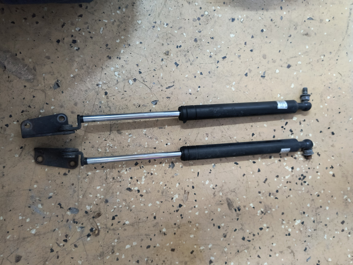 3000GT / Dodge Stealth Hood Struts