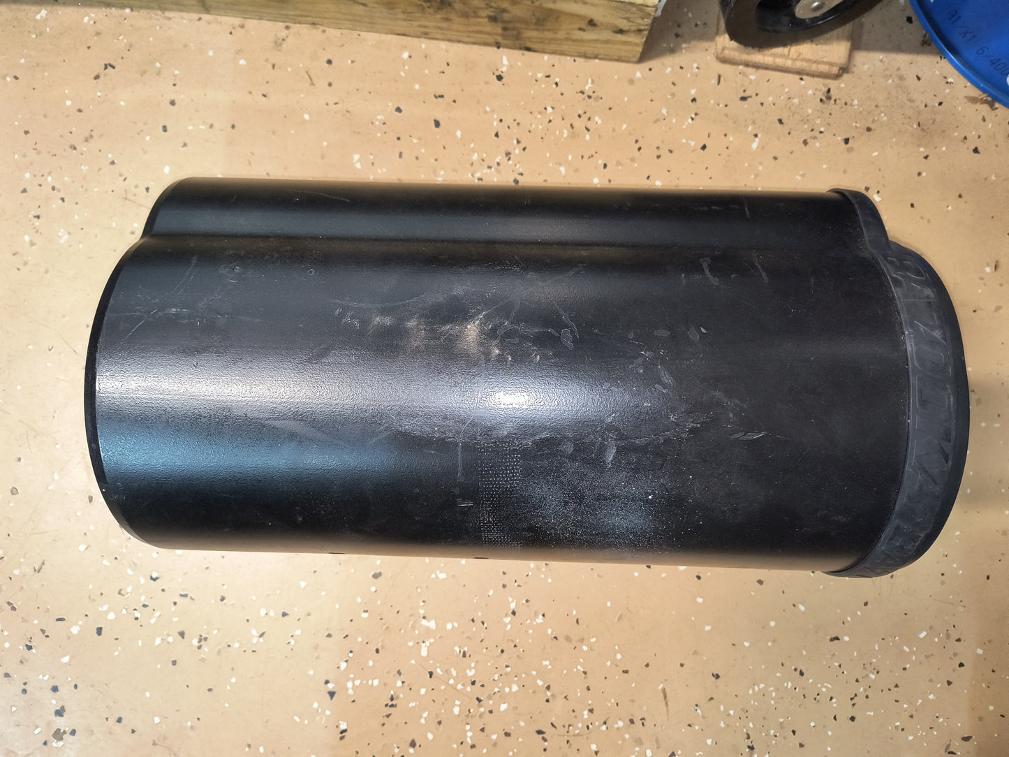 Bazooka BTA8200
BT Series 200-watt powered 8" bass tube