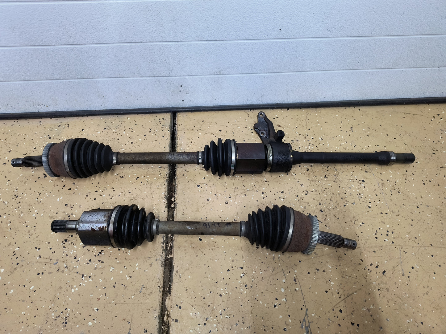 91-93 3000GT VR4/Dodge Stealth TT front halfshafts with center shaft