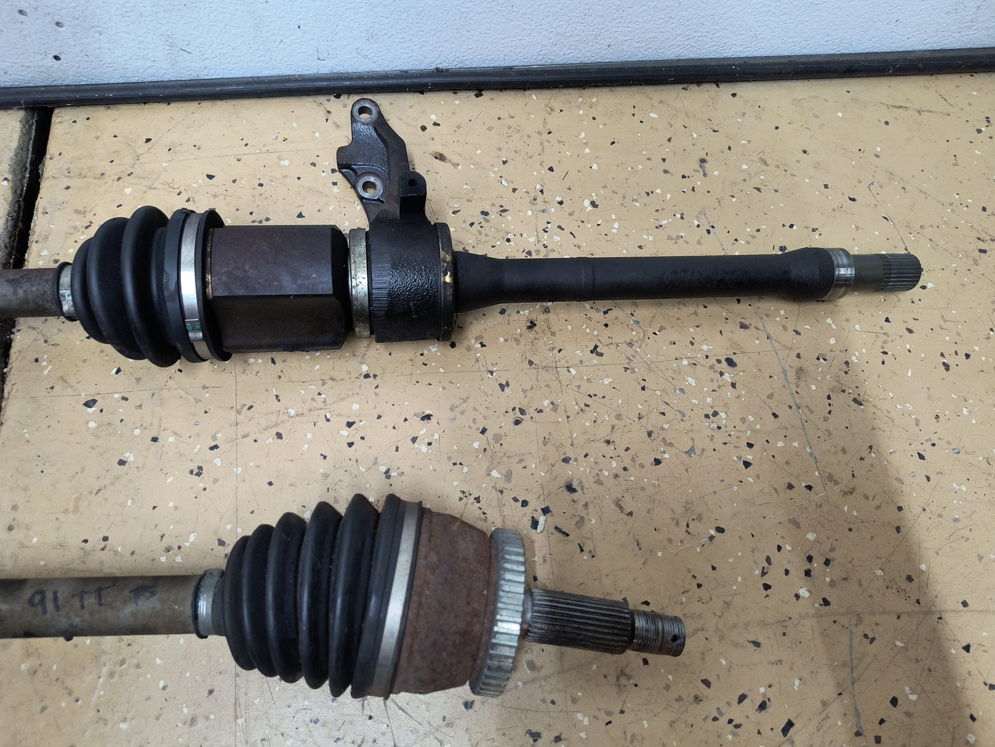 91-93 3000GT VR4/Dodge Stealth TT front halfshafts with center shaft