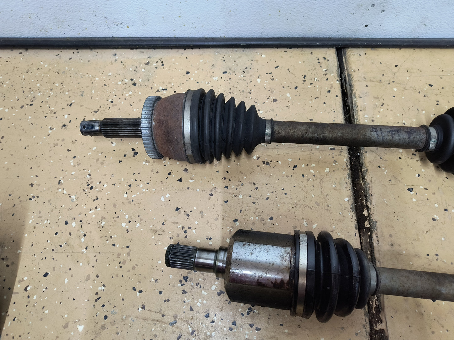 91-93 3000GT VR4/Dodge Stealth TT front halfshafts with center shaft