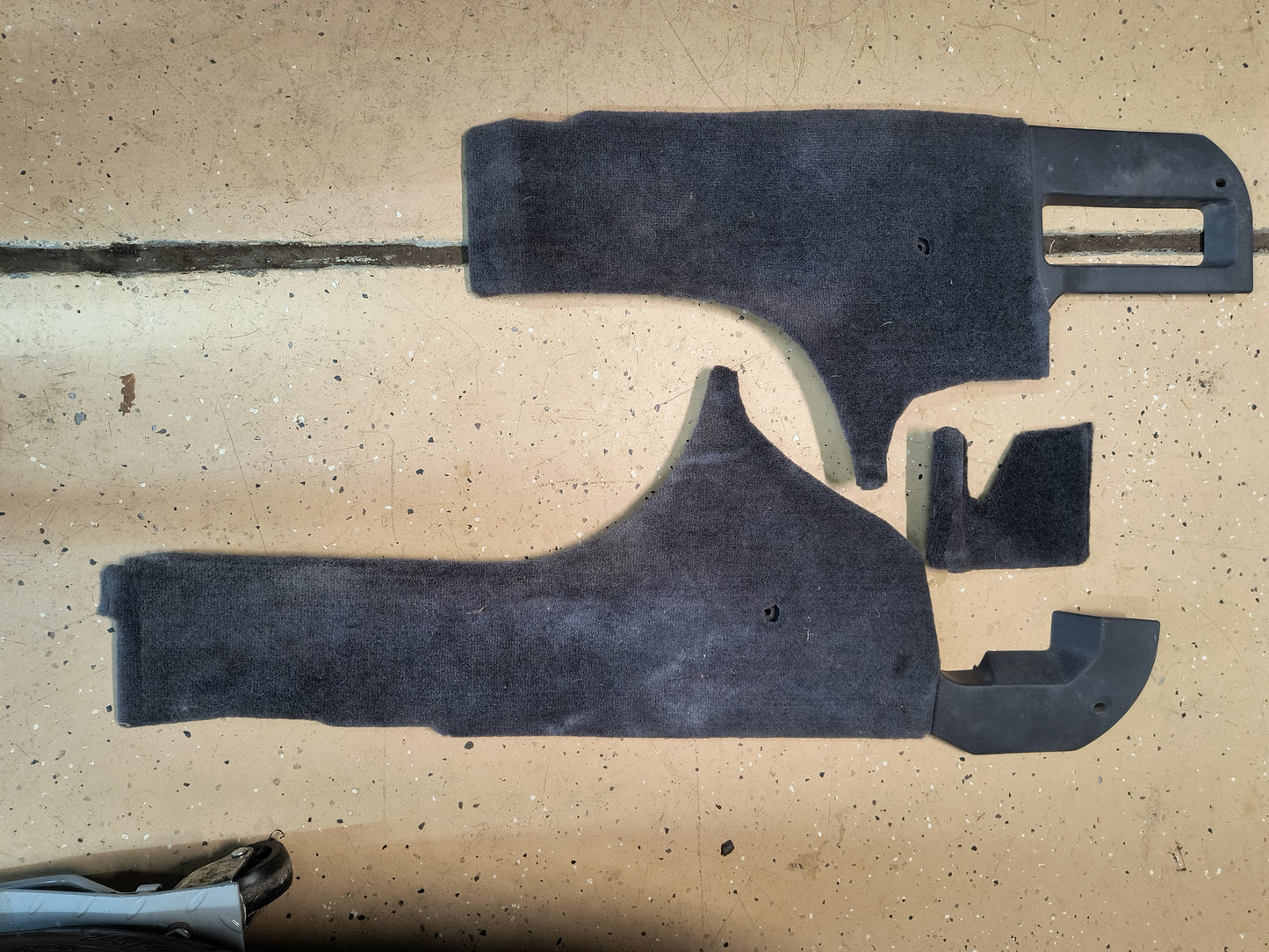 3000GT / Dodge Stealth Charcoal Console Carpets (3 Pieces)