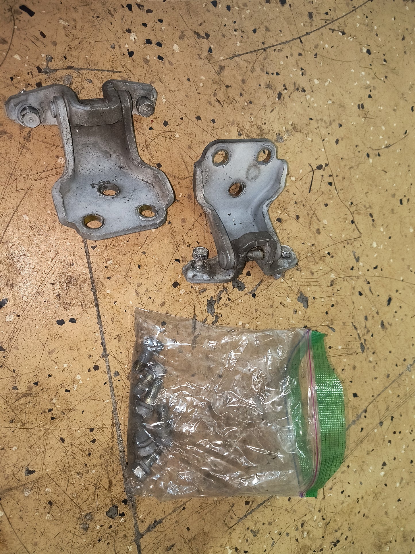 3000GT / Dodge Stealth Single Door Hinge (Pair) + hardware