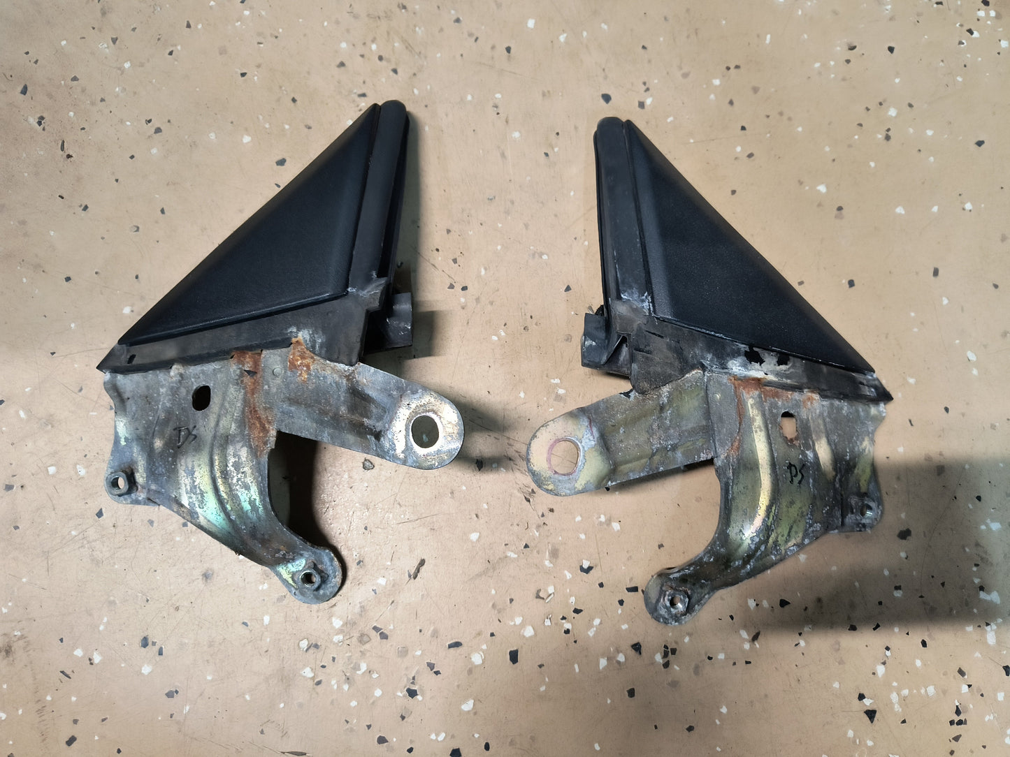 91-99 3000GT / Dodge Stealth Door Window Triangles (DS & PS)