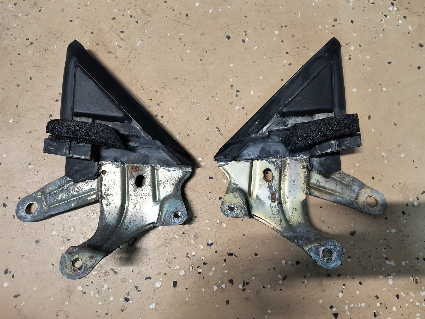 91-99 3000GT / Dodge Stealth Door Window Triangles (DS & PS)