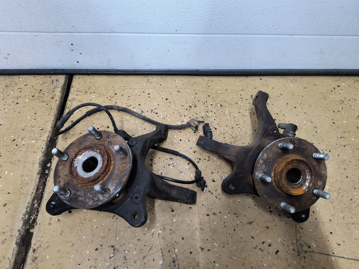 3000GT VR4 / Dodge Stealth TT Front Knuckle & Spindle Set