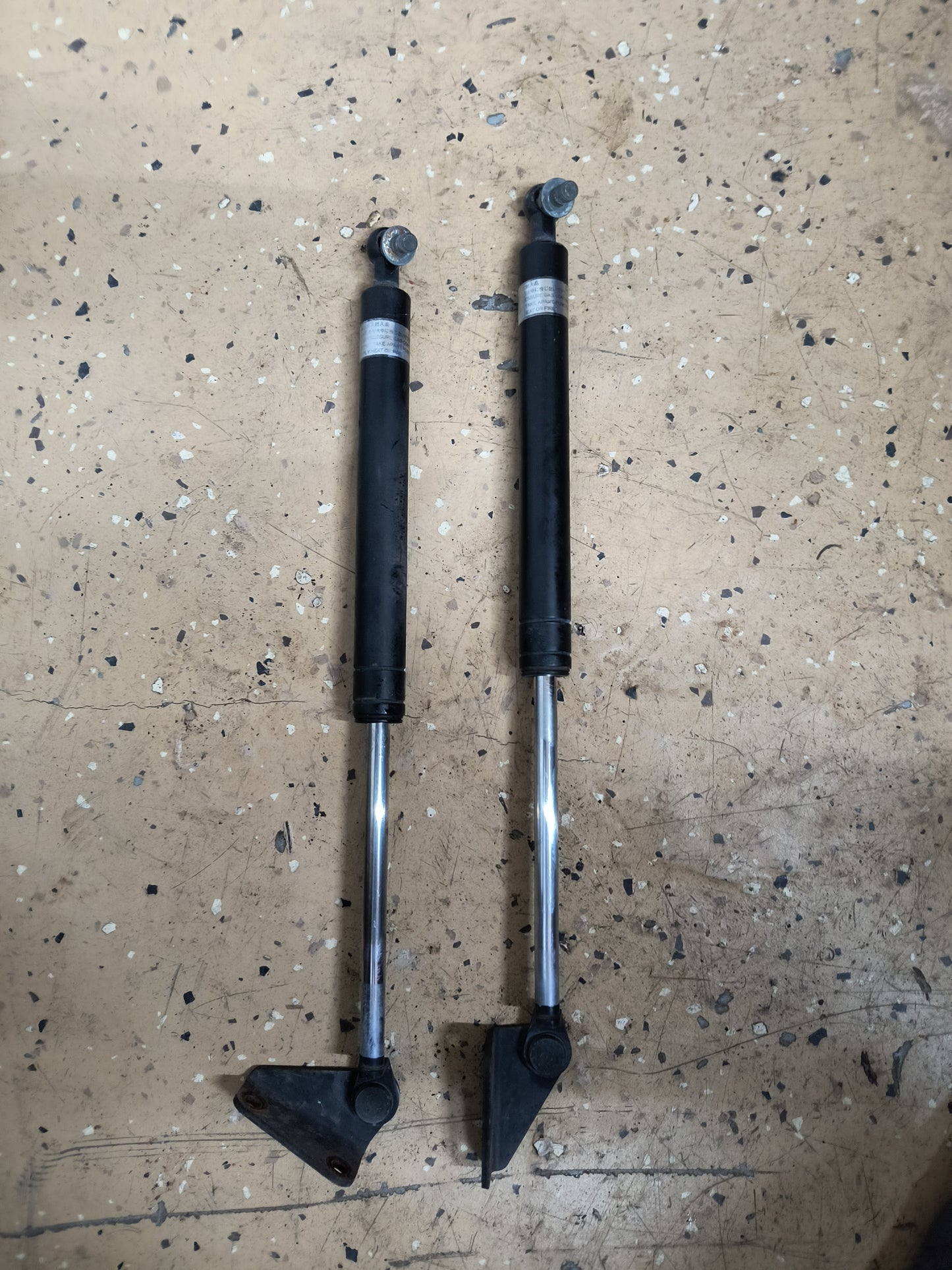 3000GT / Dodge Stealth Hood Struts