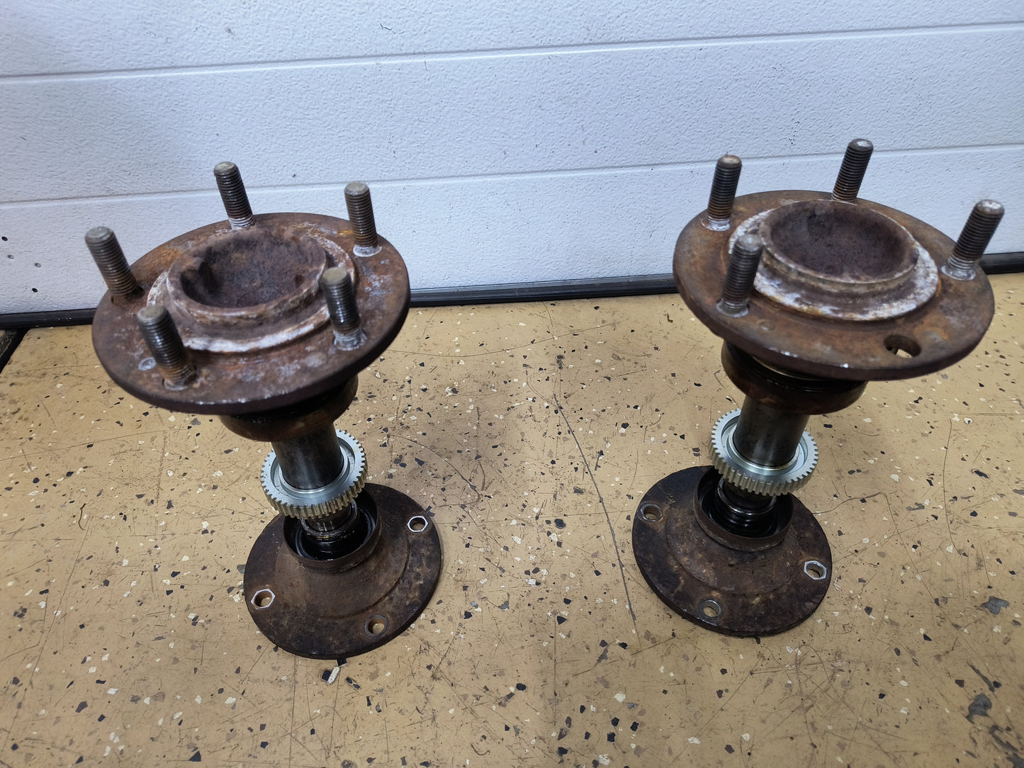 3000GT VR4 / Dodge Stealth TT AWD Rear Hub with Cup Set