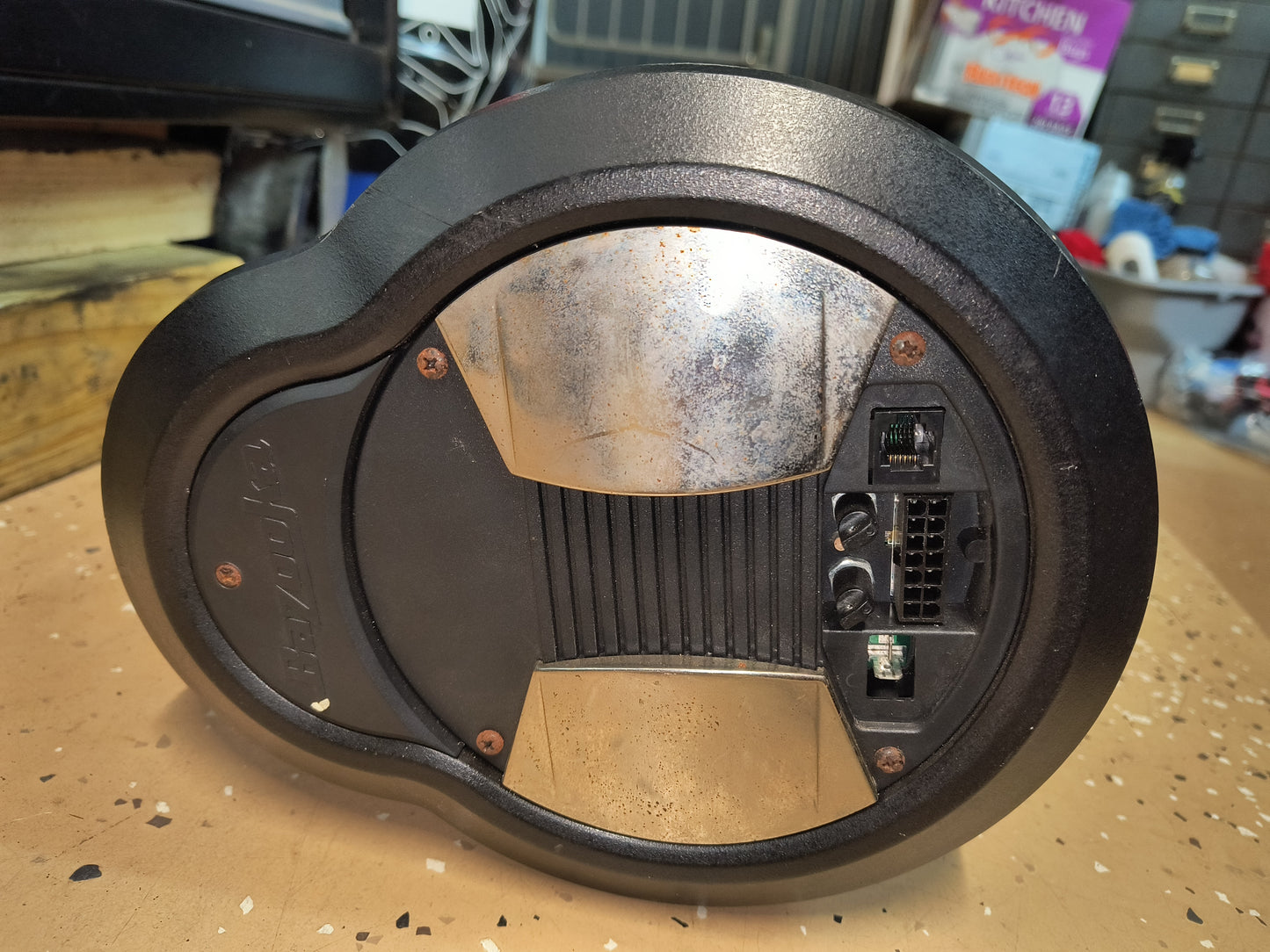 Bazooka BTA8200
BT Series 200-watt powered 8" bass tube